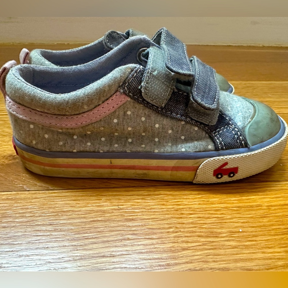 See Kai Run size 9.5. Great soles! Easily cleaned.